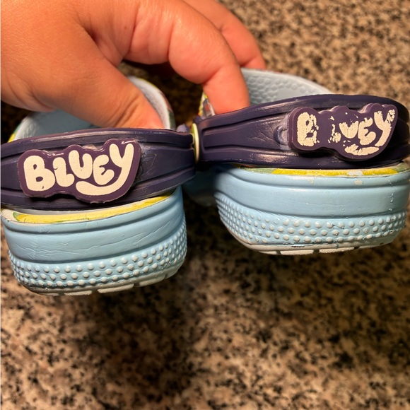 Crocs Bluey 8C classic Clog - Picture 3 of 9